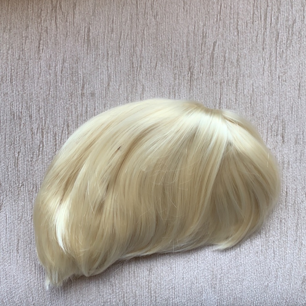 Short white/ blond wig Halloween? Flapper?